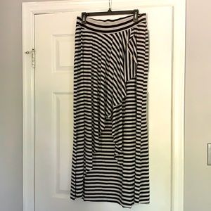 Tracy Evans black and white asymmetric skirt Sz L